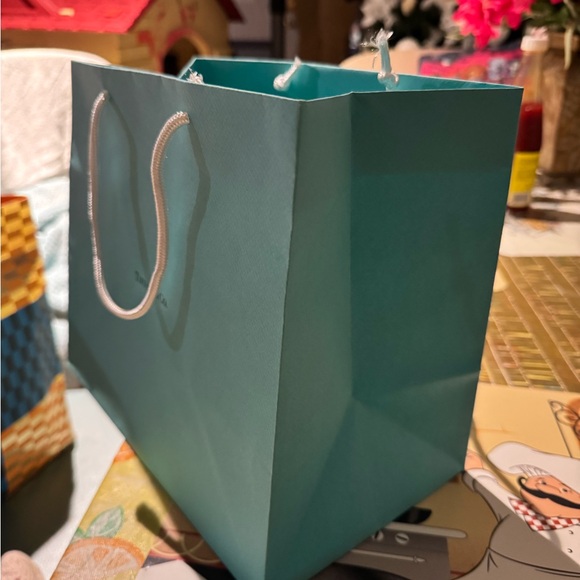 Tiff & Co. - Picture 2 of 5